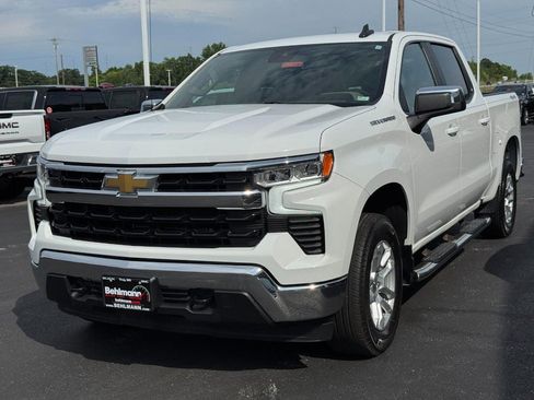 Used 2022 Chevrolet Silverado 1500 LT AWD/4WD image 11