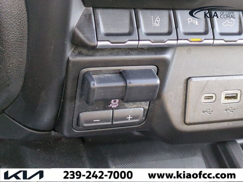 Used 2020 Chevrolet Silverado 2500 LTZ w/ LTZ Premium Package image 22