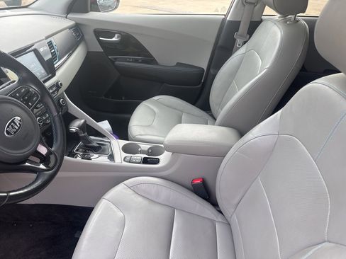 Used 2018 Kia Niro Touring image 26