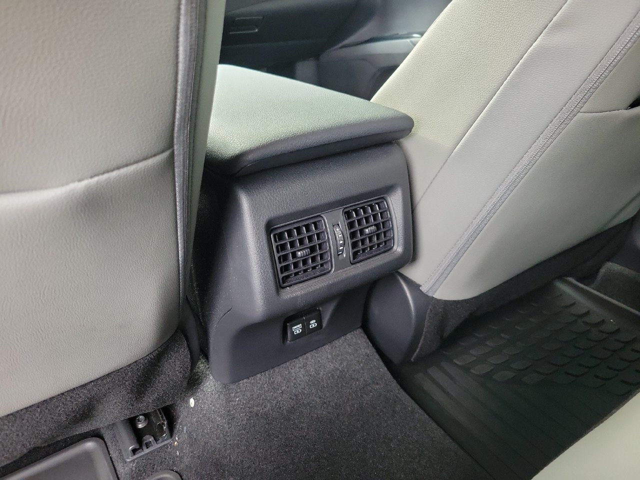 Used 2025 Toyota Camry SE FWD image 12