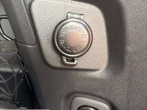 Certified 2025 Subaru Outback Premium image 25