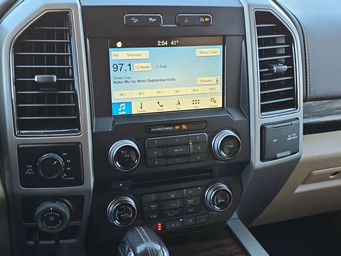 Used 2018 Ford F150 Lariat w/ Equipment Group 502A Luxury image 17