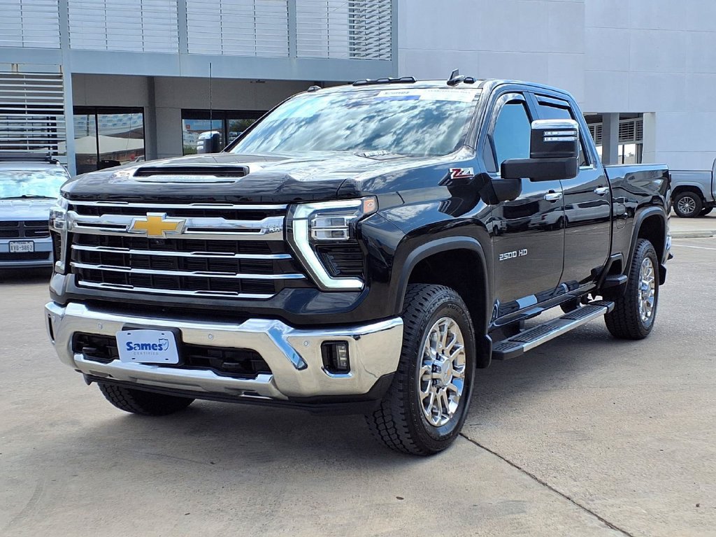 Used 2026 Chevrolet Silverado 2500 LTZ w/ LTZ Plus Package AWD/4WD image 4