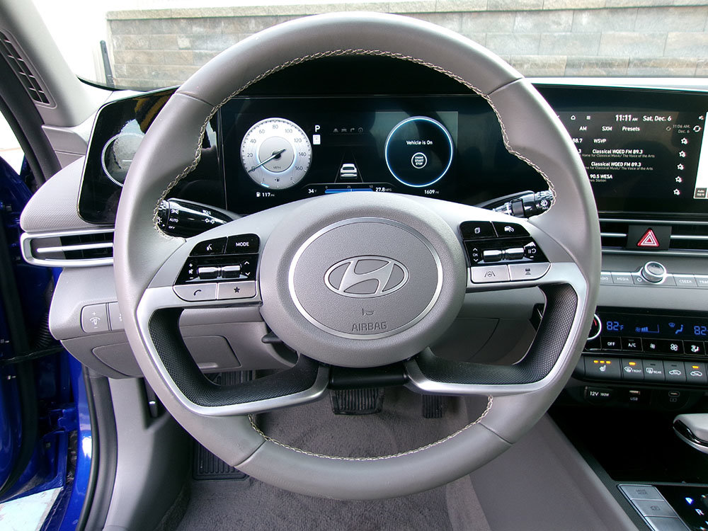 Used 2025 Hyundai Elantra SEL FWD image 17
