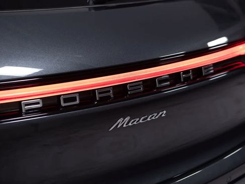 Certified 2026 Porsche Macan AWD/4WD image 18