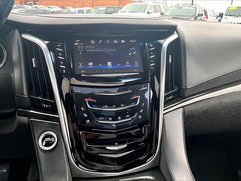 Used 2019 Cadillac Escalade Platinum AWD/4WD image 19