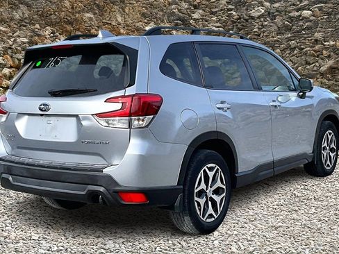 Used 2019 Subaru Forester Premium image 2