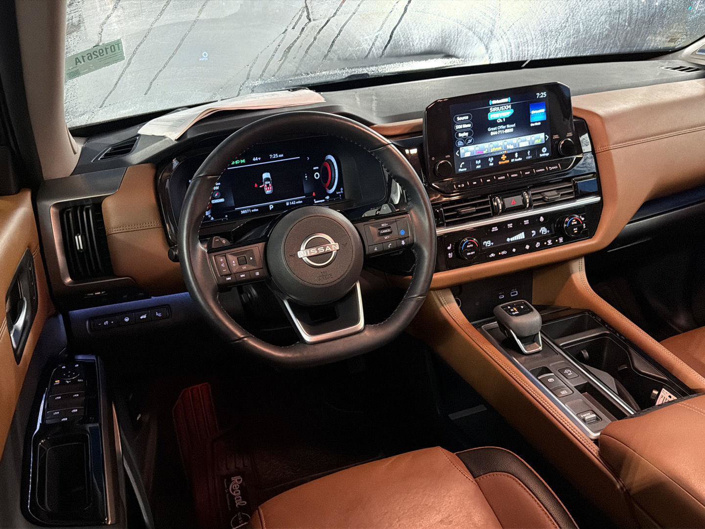 Used 2024 Nissan Pathfinder Platinum FWD image 19