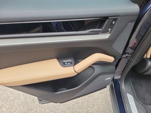 Certified 2025 Porsche Cayenne image 19