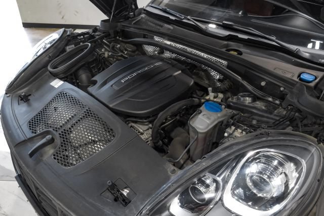 Used 2018 Porsche Macan Sport Edition AWD/4WD image 59