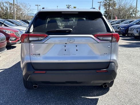 Used 2019 Toyota RAV4 LE image 5