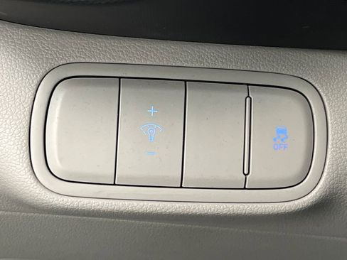 Used 2025 Hyundai Venue SEL FWD image 38