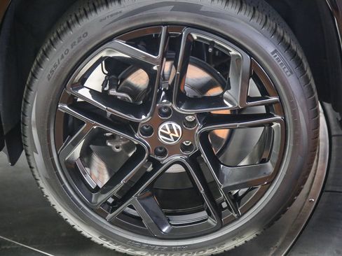 Used 2025 Volkswagen Tiguan SE R-Line AWD/4WD image 10
