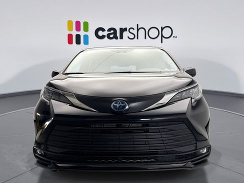 Used 2025 Toyota Sienna XLE w/ XLE Plus Package AWD/4WD image 8