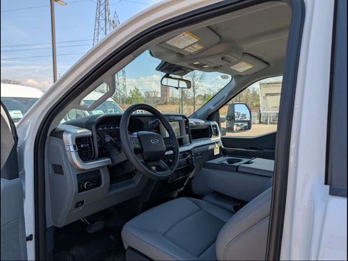 New 2026 Ford F550 4x4 Regular Cab Super Duty image 4