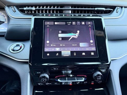 New 2025 Jeep Grand Cherokee Laredo X image 16