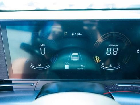 Used 2025 Hyundai Kona SEL AWD/4WD image 9