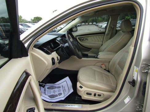 Used 2017 Ford Taurus Limited image 17