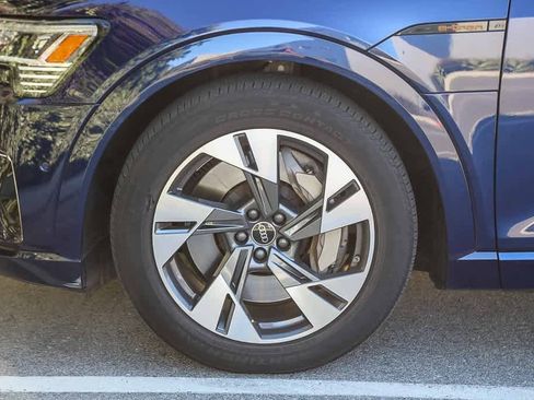 Used 2022 Audi e-tron Premium w/ Convenience Plus Package image 9