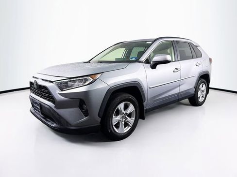 Used 2020 Toyota RAV4 XLE w/ Convenience Package AWD/4WD image 3