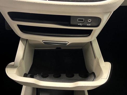 Used 2018 Chrysler Pacifica Touring-L FWD image 35