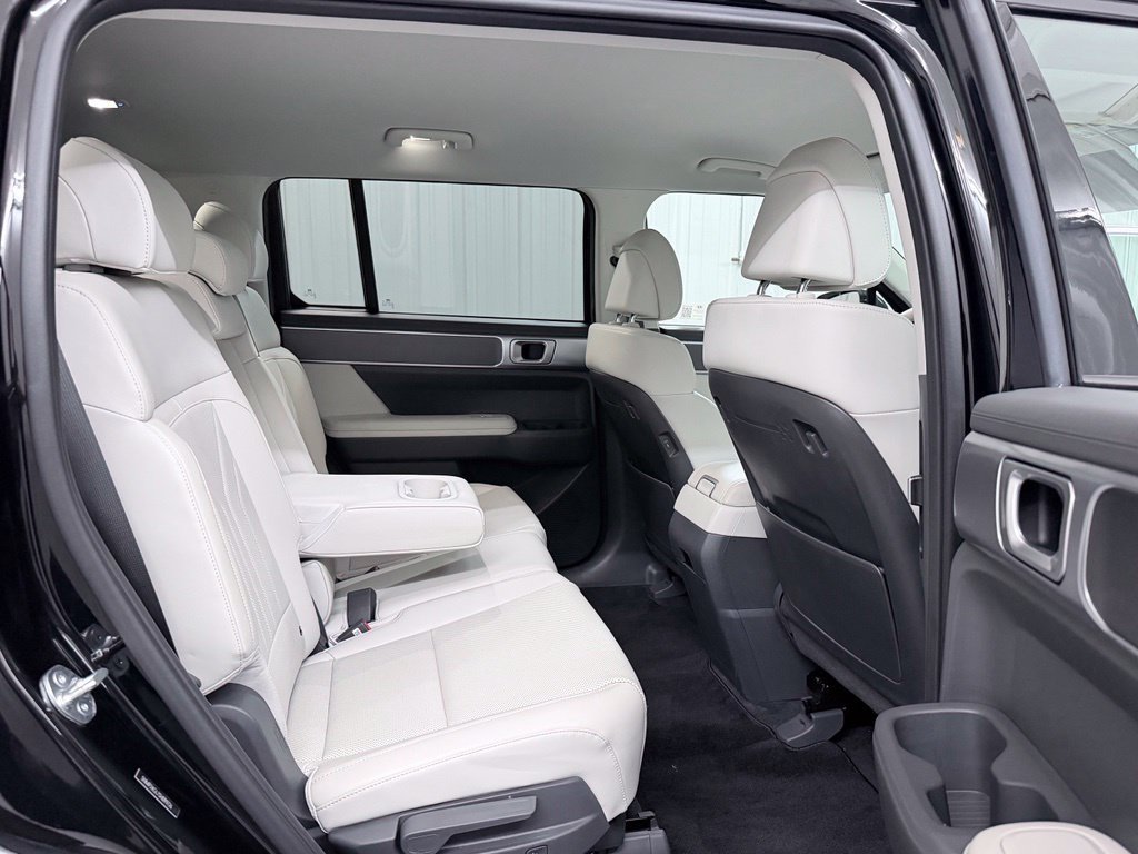 Used 2025 Hyundai Santa Fe SEL FWD image 40