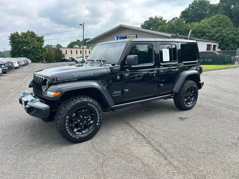 Used 2023 Jeep Wrangler Unlimited w/ Cold Weather Group AWD/4WD image 2