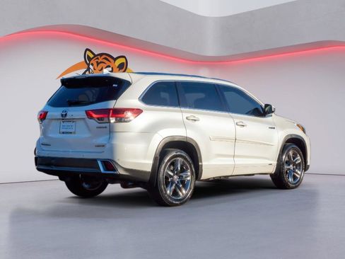 Used 2018 Toyota Highlander Limited Platinum image 5