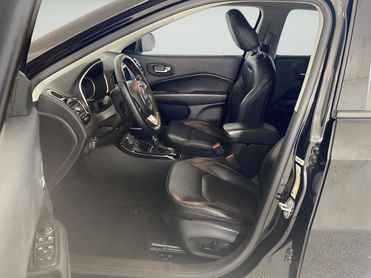 Used 2019 Jeep Compass Limited AWD/4WD image 18