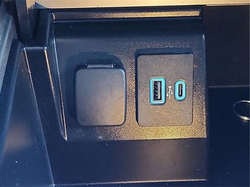 Used 2022 Ford Explorer Platinum w/ Equipment Group 601A image 16