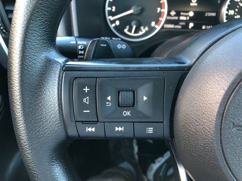 Used 2024 Nissan Rogue SV image 14