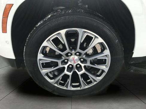 Certified 2025 GMC Yukon XL Denali image 3