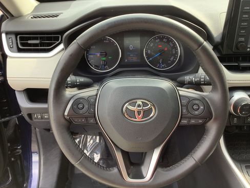 Used 2021 Toyota RAV4 XLE w/ Convenience Package image 13
