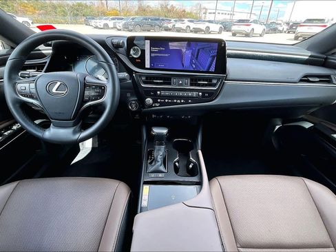 Used 2024 Lexus ES 300h w/ Premium Package image 16