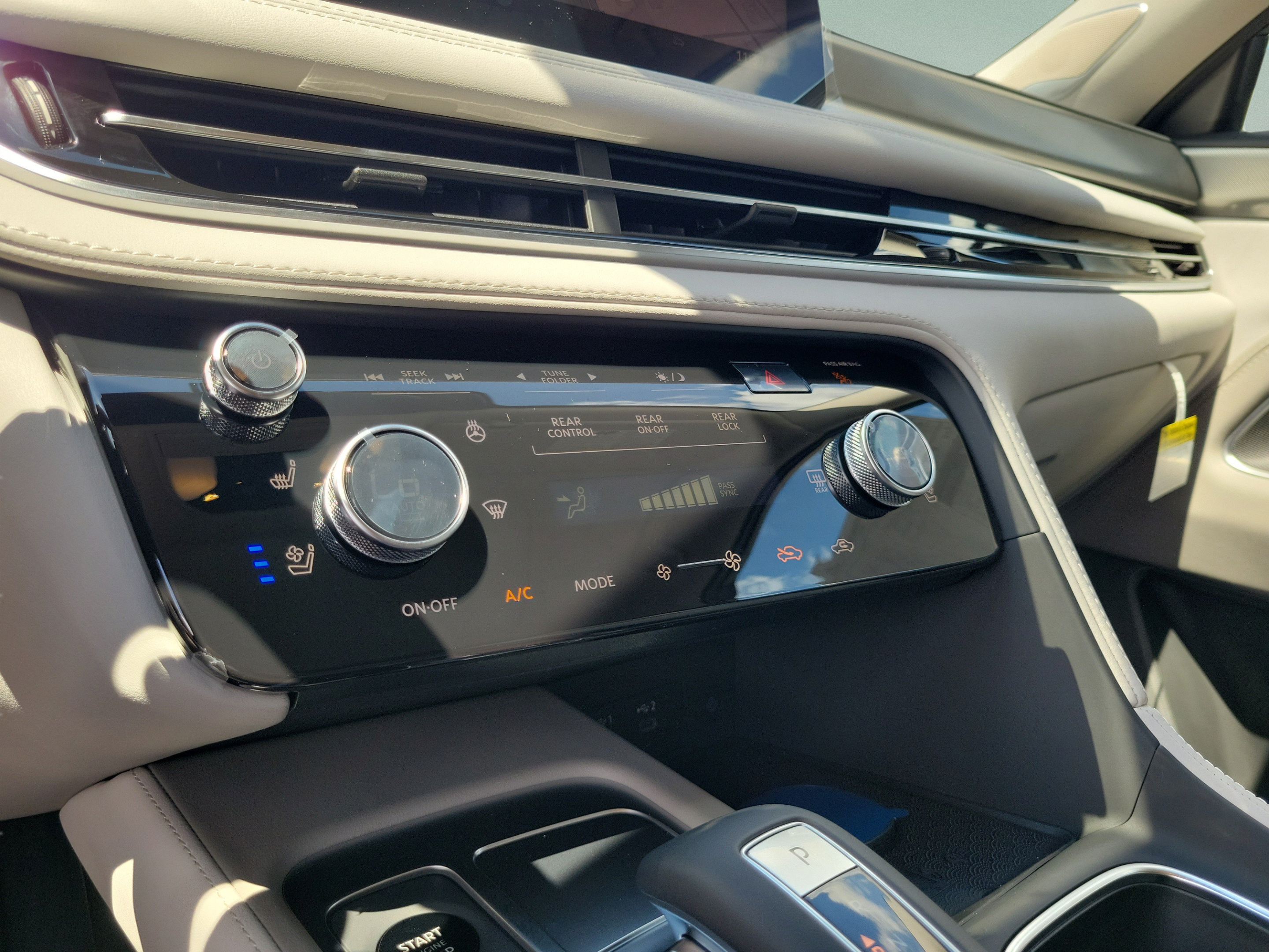 New 2027 INFINITI QX60 Luxe FWD image 16