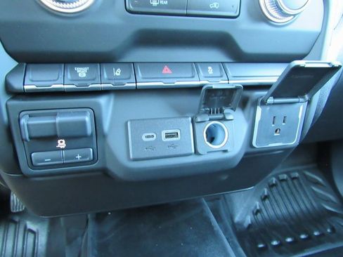 Certified 2025 GMC Sierra 2500 Pro w/ Convenience Package image 18