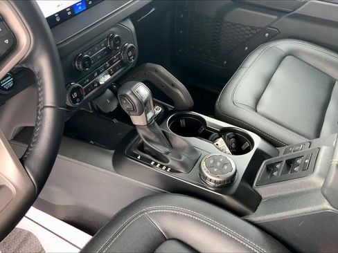 Used 2025 Ford Bronco Badlands AWD/4WD image 16
