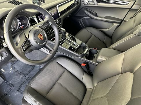 Certified 2026 Porsche Macan AWD/4WD image 4