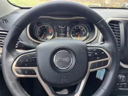 Used 2017 Jeep Cherokee Latitude w/ Safety/Convenience Group AWD/4WD image 18