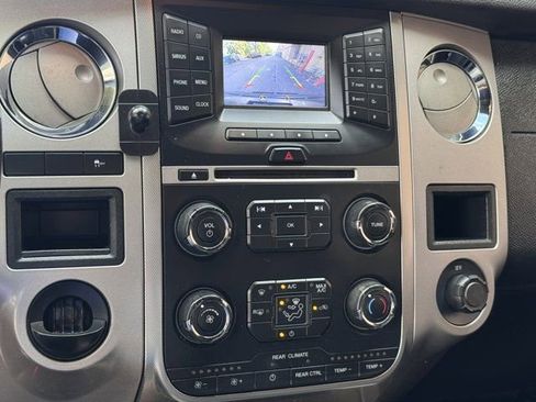 Used 2017 Ford Expedition XLT image 8
