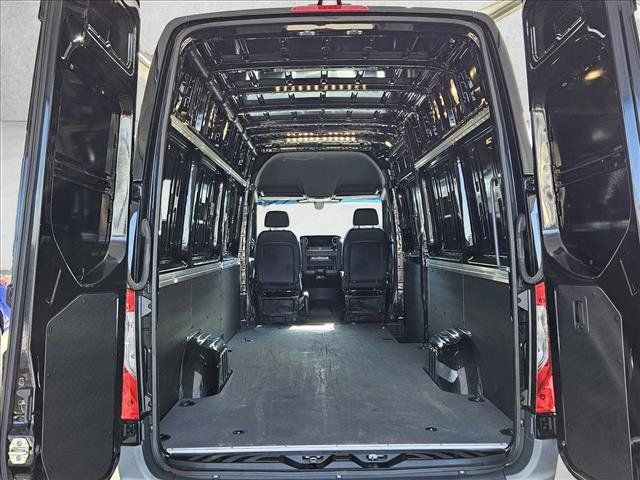 Used 2025 Mercedes-Benz Sprinter 2500 image 22
