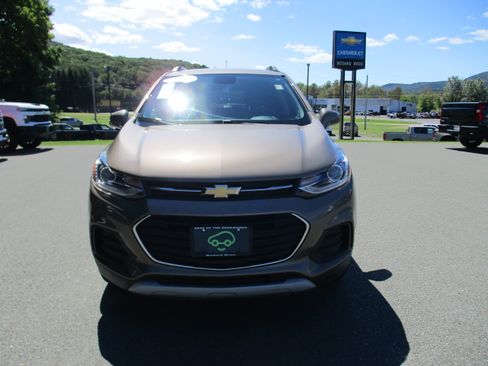 Certified 2020 Chevrolet Trax LT AWD/4WD image 2