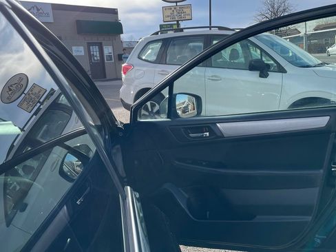 Used 2019 Subaru Outback 2.5i Premium image 11