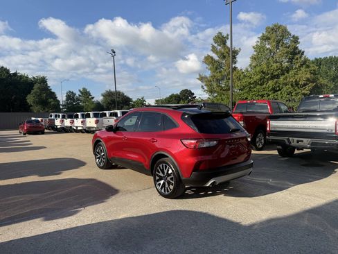 Used 2020 Ford Escape SE Sport AWD/4WD image 4