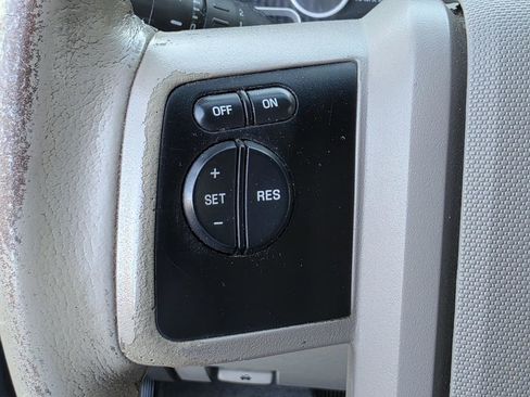 Used 2010 Ford Expedition XLT image 18