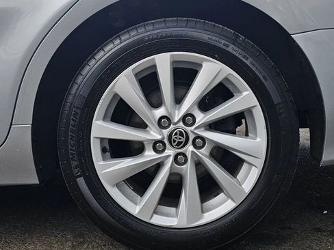 Used 2021 Toyota Camry LE image 6