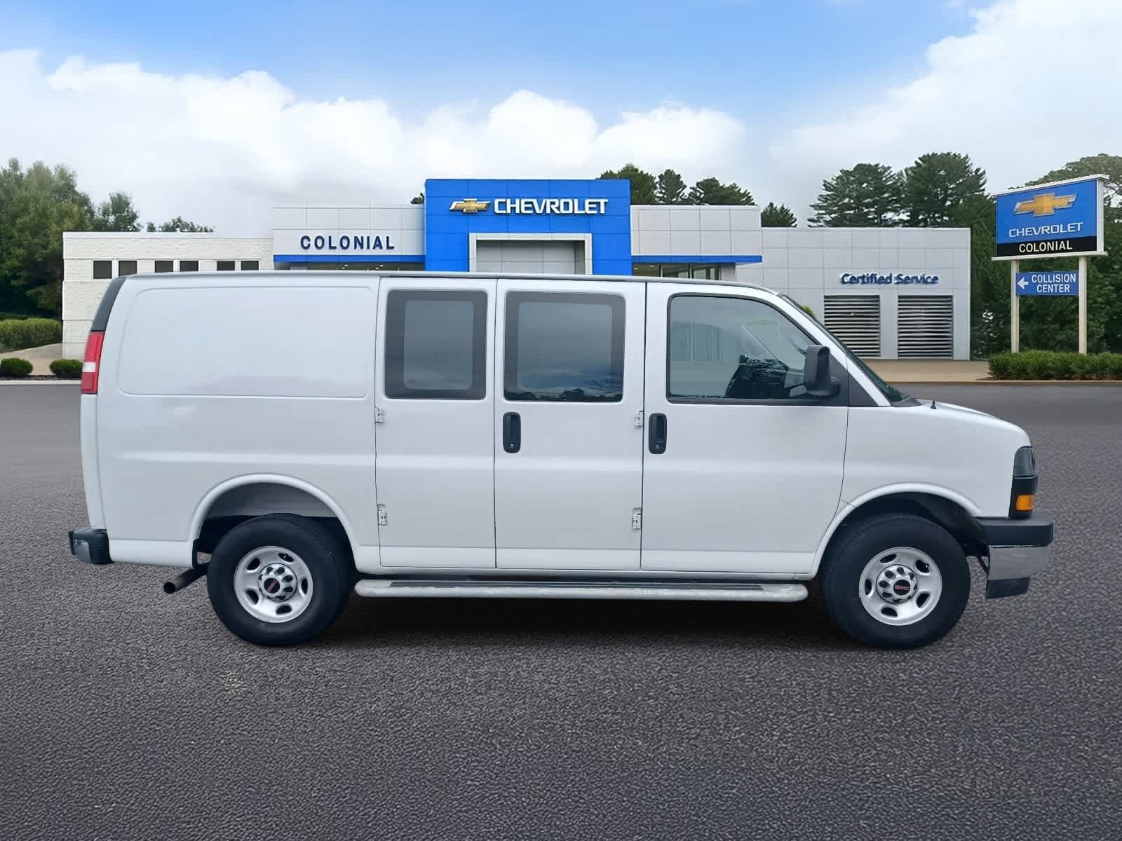 Used 2025 GMC Savana 2500 w/ Driver Convenience Package RWD image 3