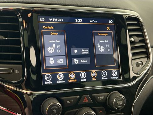 Used 2022 Jeep Grand Cherokee Limited image 20