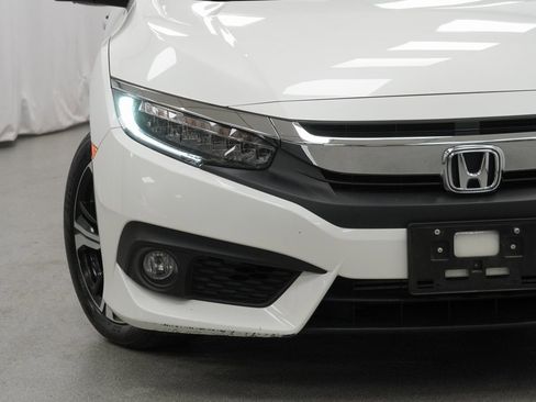 Used 2018 Honda Civic Touring image 6