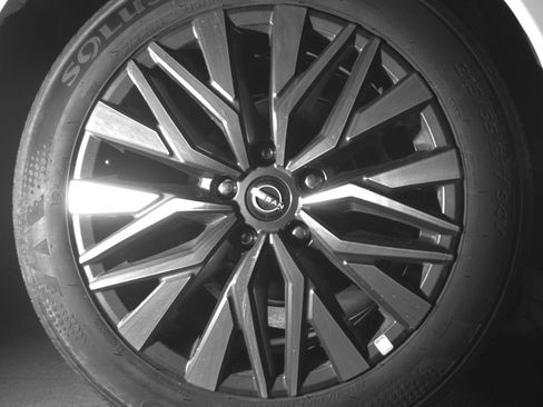 Used 2025 Nissan Altima 2.5 SV image 15